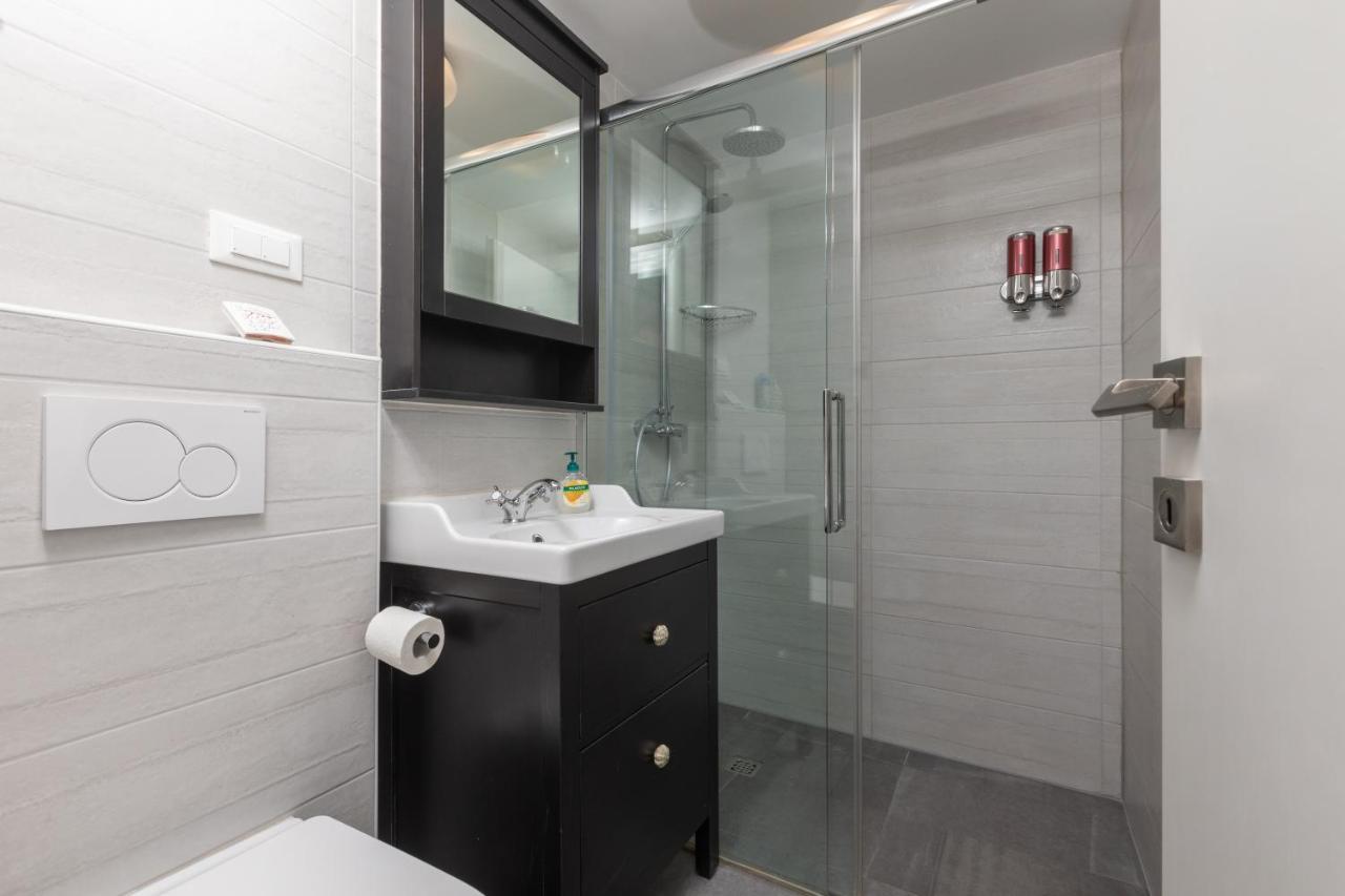 Apartment Coastal Villa Makarska Esterno foto