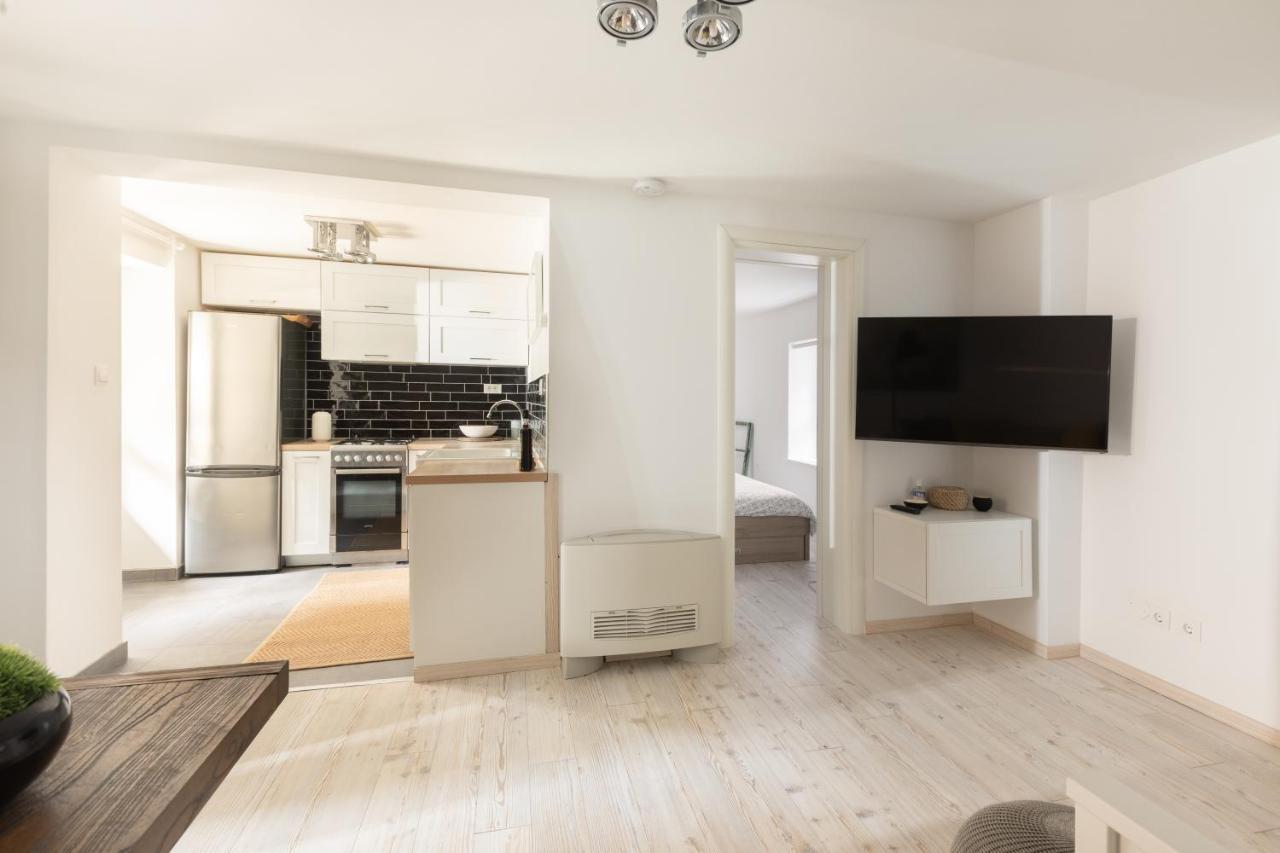 Apartment Coastal Villa Makarska Esterno foto