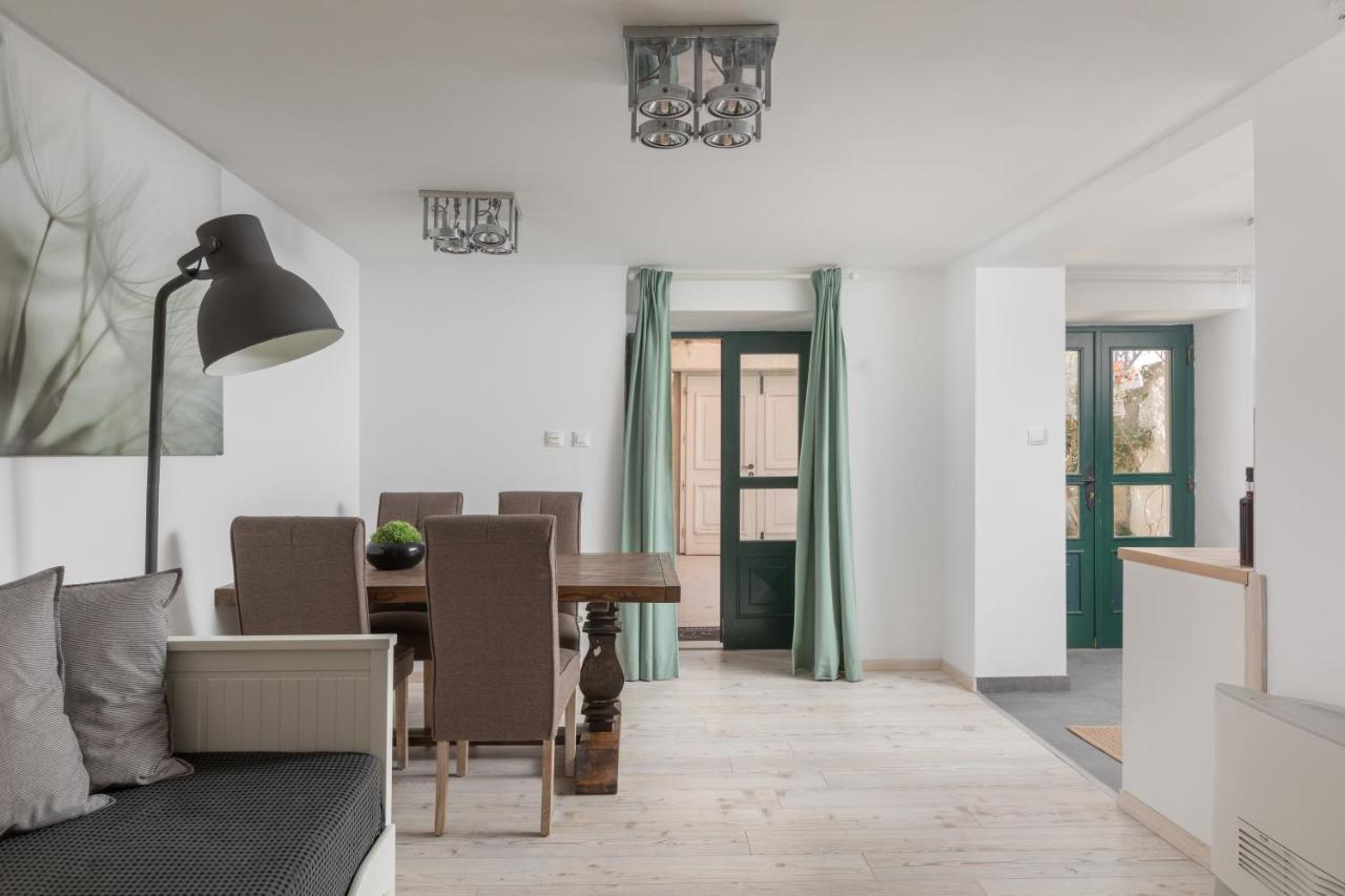 Apartment Coastal Villa Makarska Esterno foto