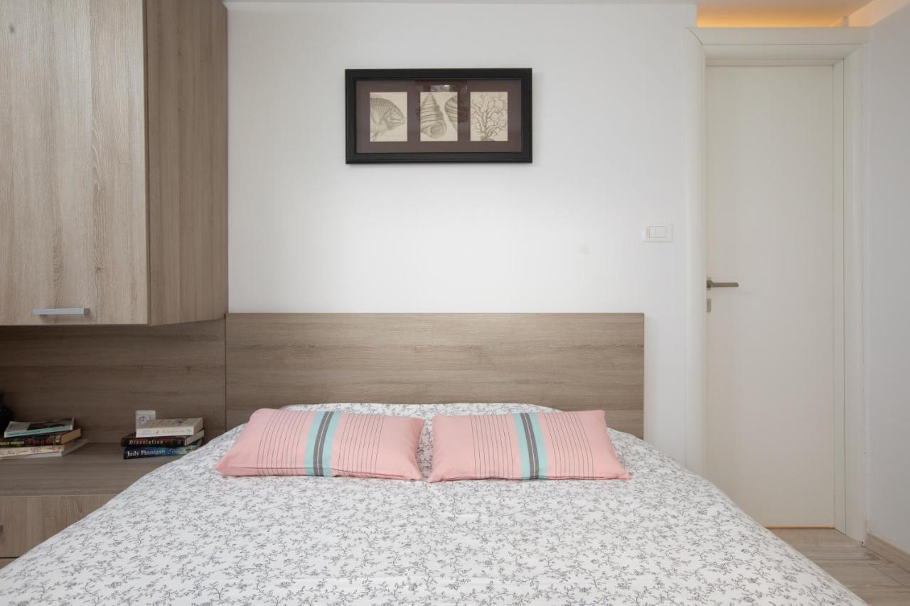 Apartment Coastal Villa Makarska Esterno foto