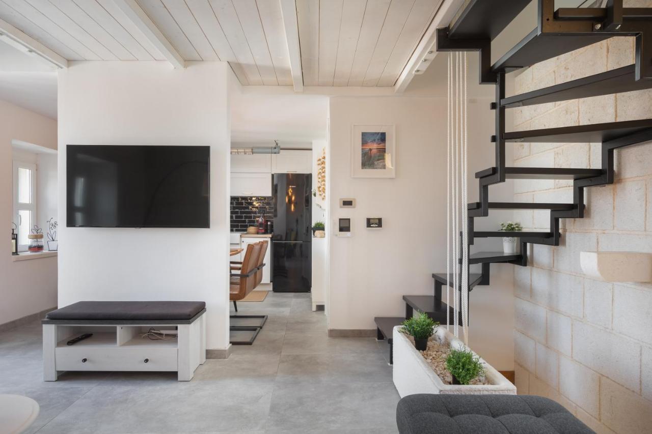 Apartment Coastal Villa Makarska Esterno foto